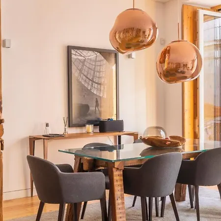 Plum Guide - Sterling Copper * Lisboa